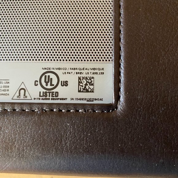 Bose soundlink Bluetooth Mobile speaker - Leather - ( READ ) - Picture 7 of 9